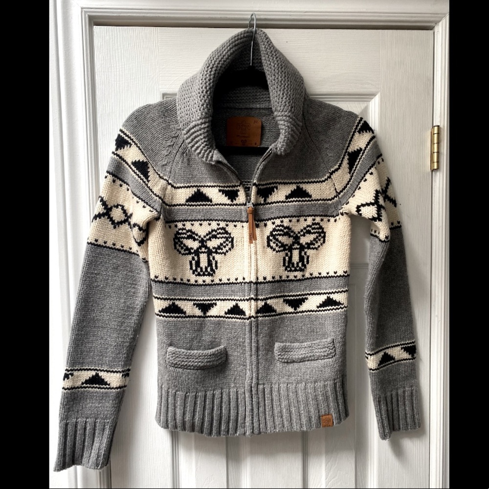 Aritzia TNA Classic Sweater Size Medium